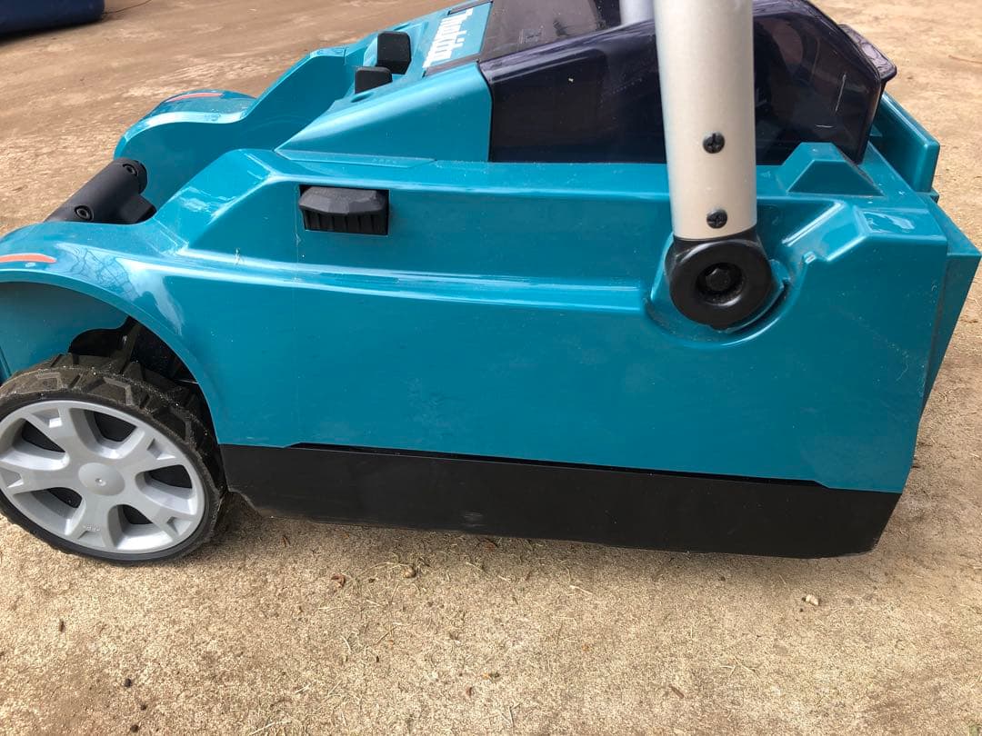 マキタ　充電式芝刈り機　MLM230D 純正バッテリー付きそれ以外付属品無し