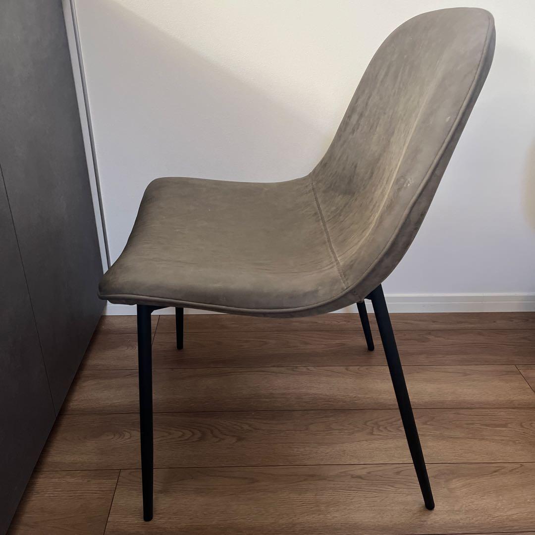 合成皮革のグレーのダイニングチェア　②