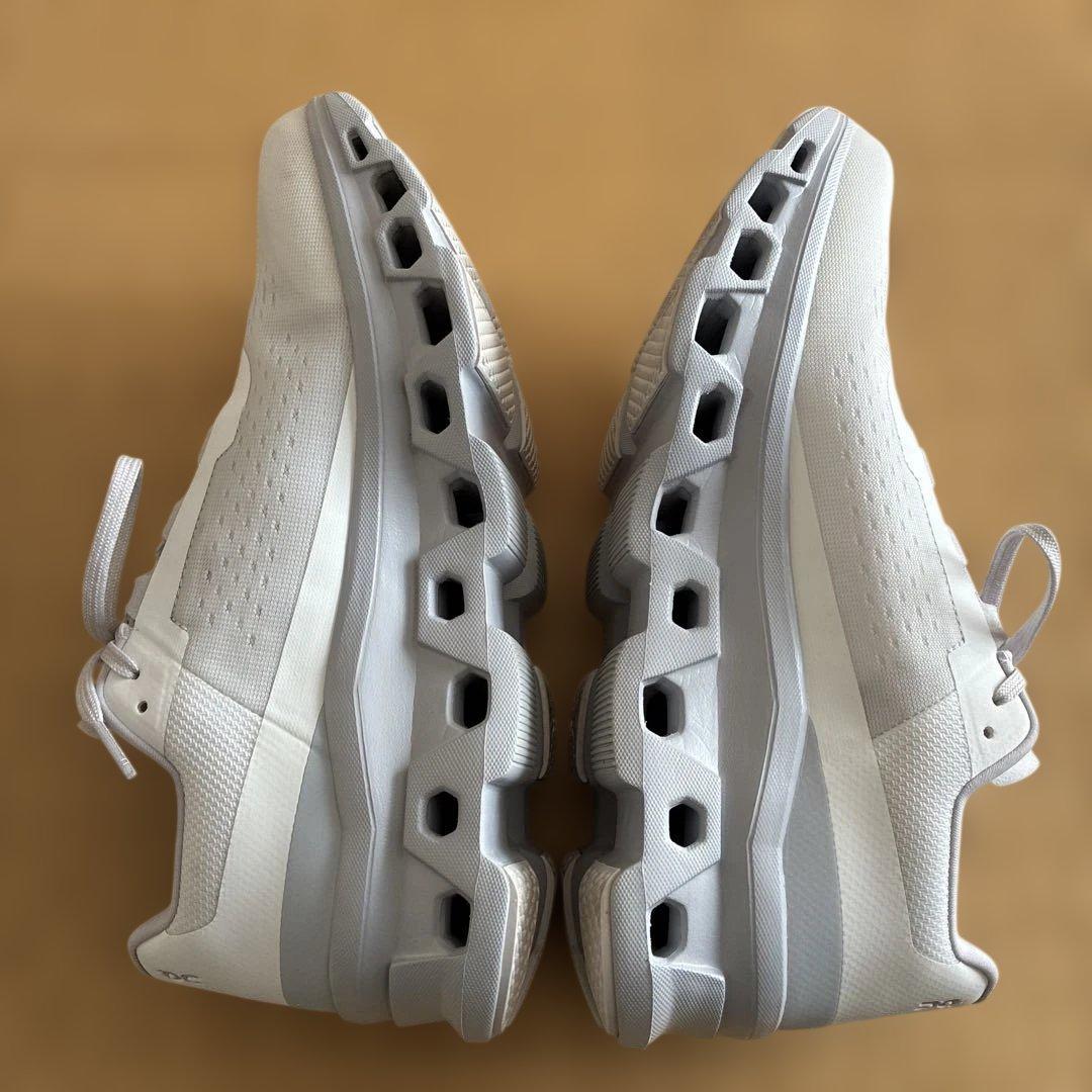 オン　クラウドモンスター　27.5センチ