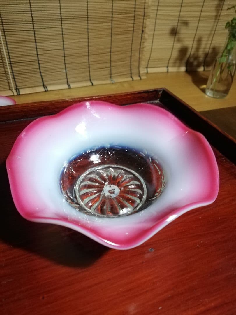 明治～大正時代の乳白色とピンク色の氷皿