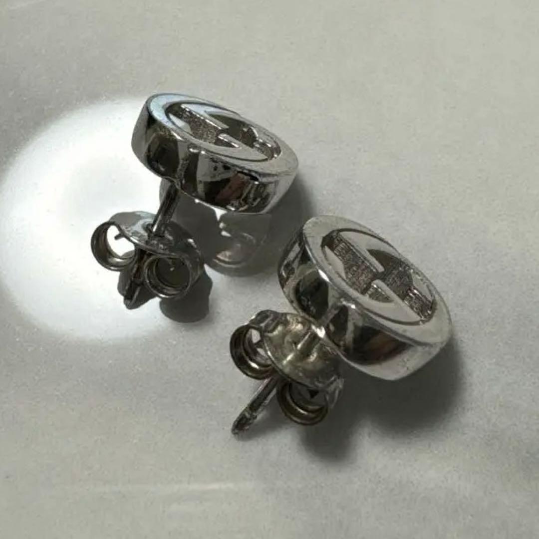GUCCI ロゴ入りスタッドピアス