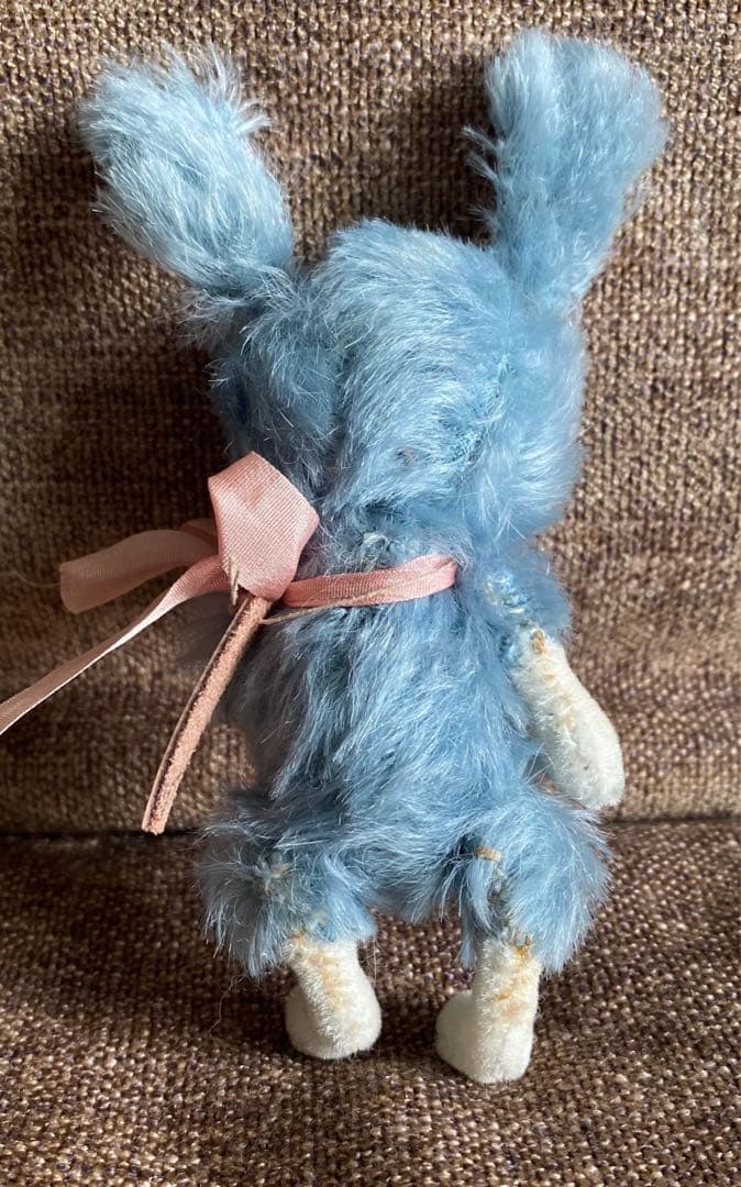 【人気ぬいぐるみ作家haco_decoさん】ピンクのリボンをした水色のうさぎさん