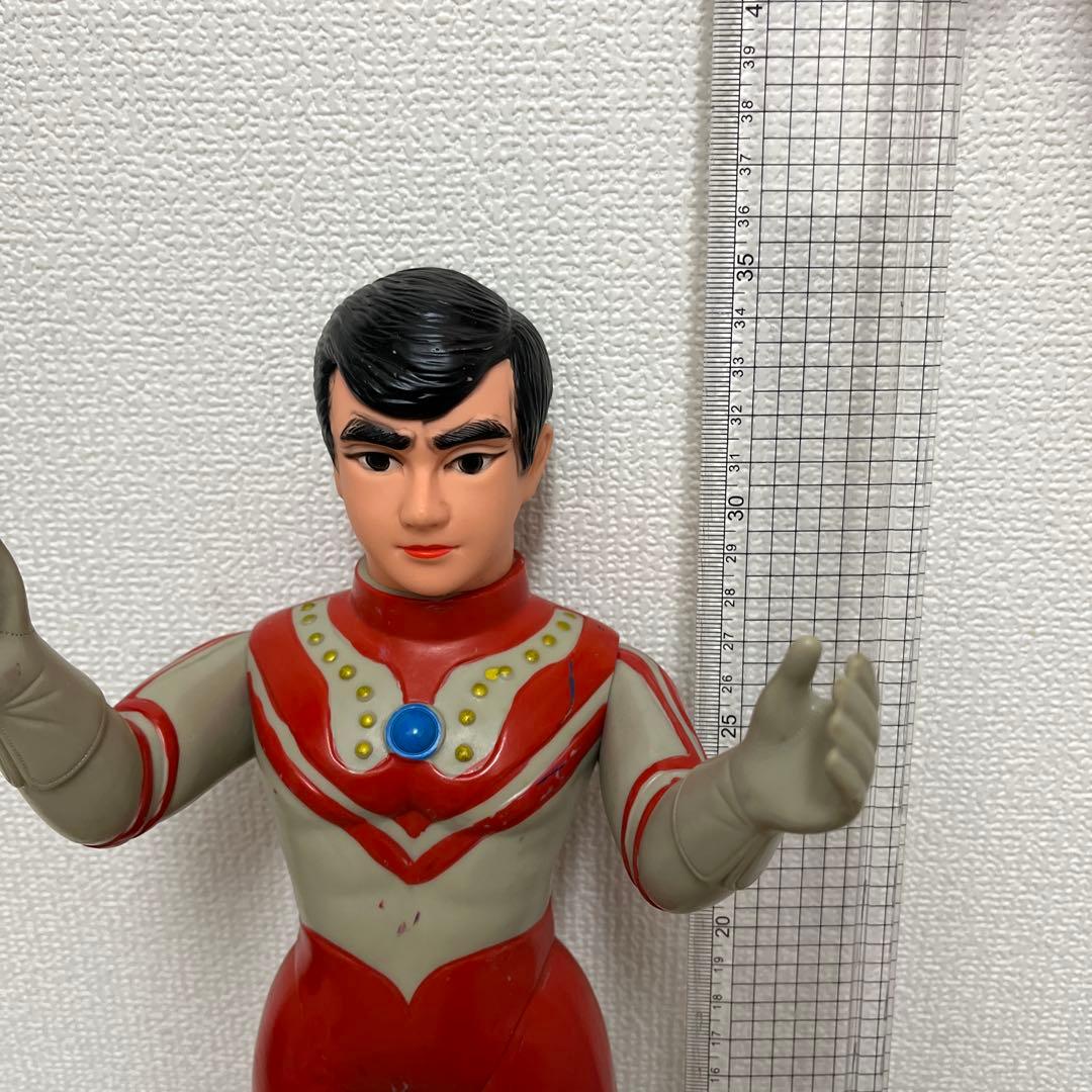 カ*ラ様 ウルトラマン 可動式フィギュア ヘルメット付き　ゾフィー　面取れ　ソフ