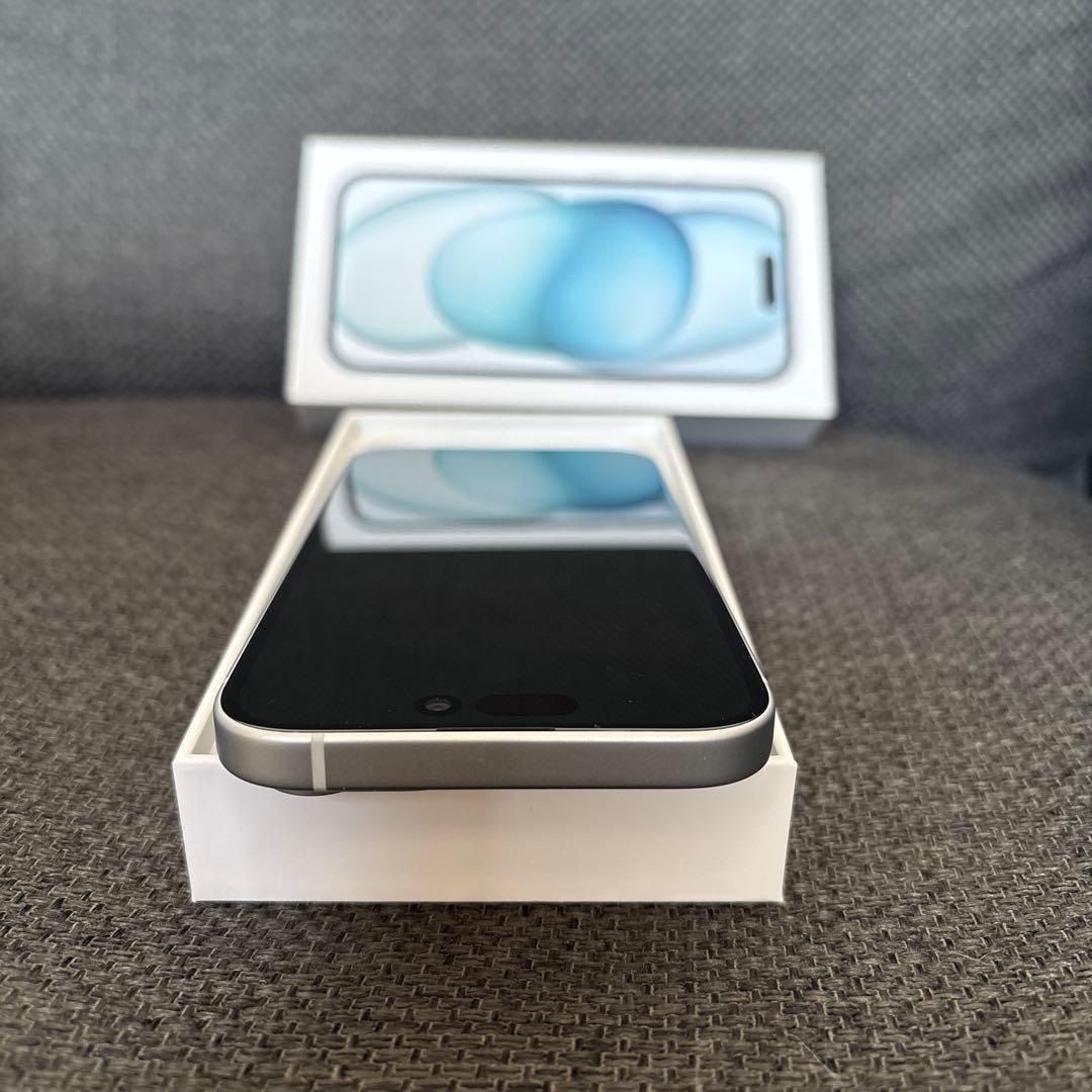 【新品同様】iPhone15本体　充電器＆ケースセット