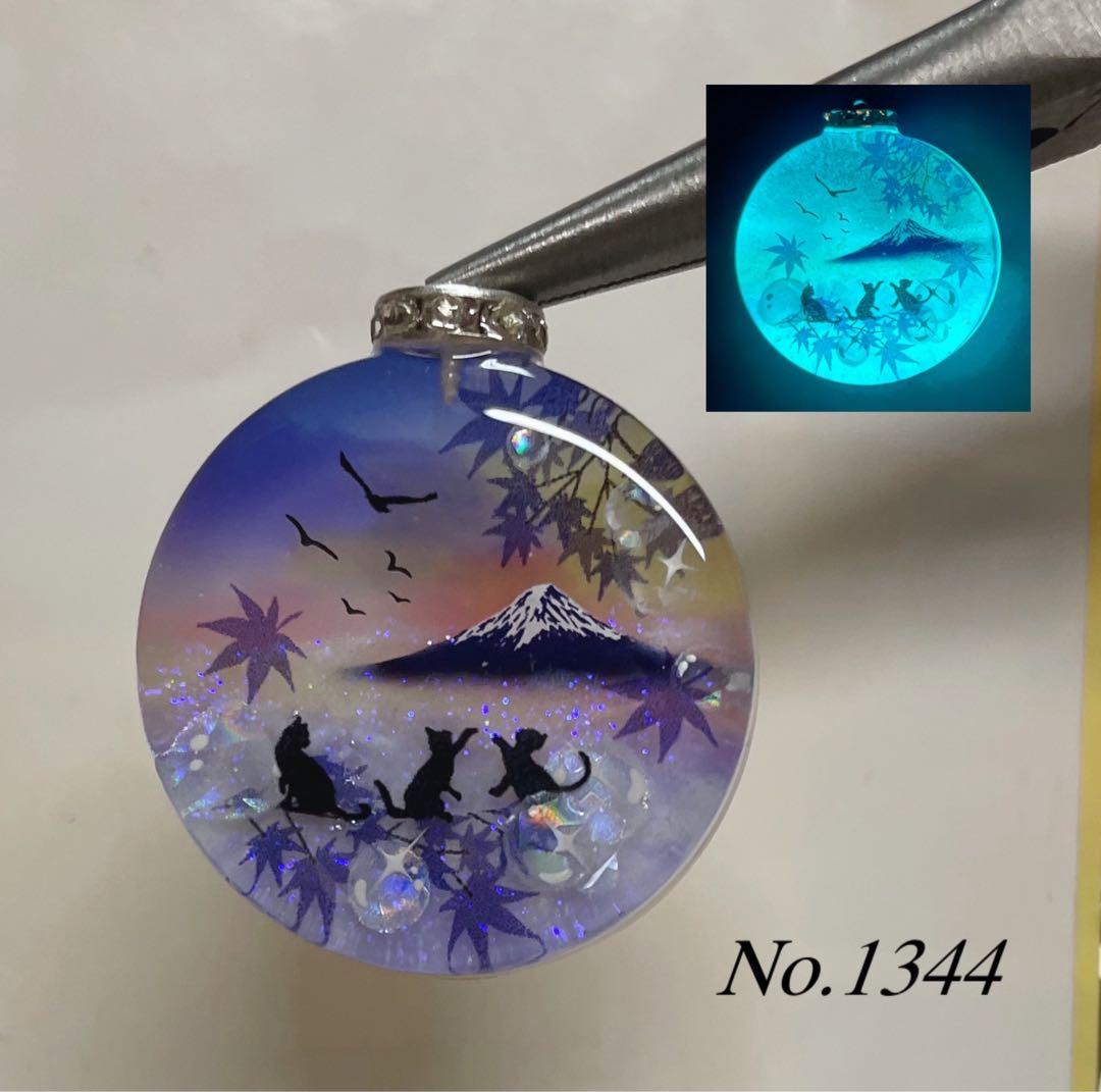 夕夏/レジン/早秋の鹿と親子うさぎ　ススキ　蓄光　オルゴナイトネックレス