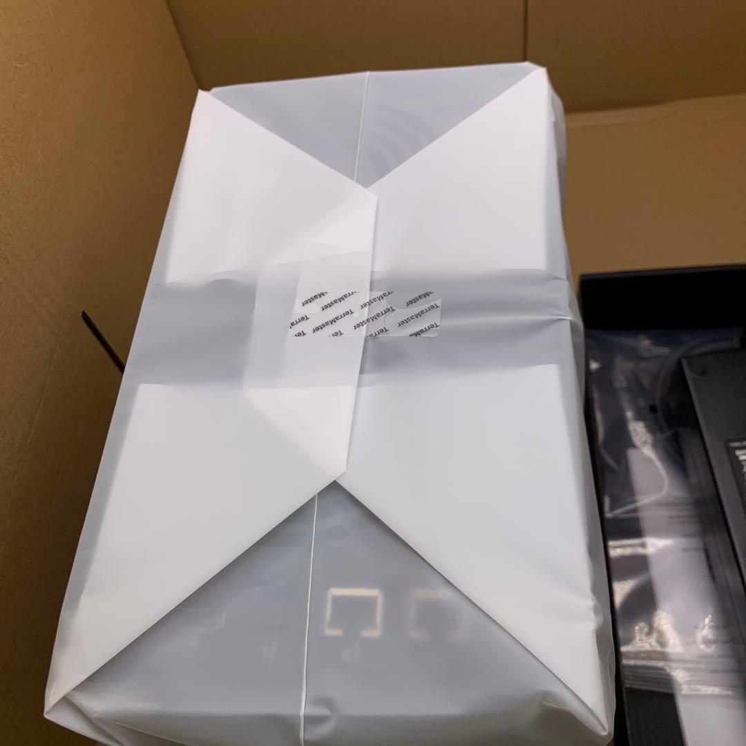 TERRAMASTER テラマスター　6-Bay Hybrid NAS