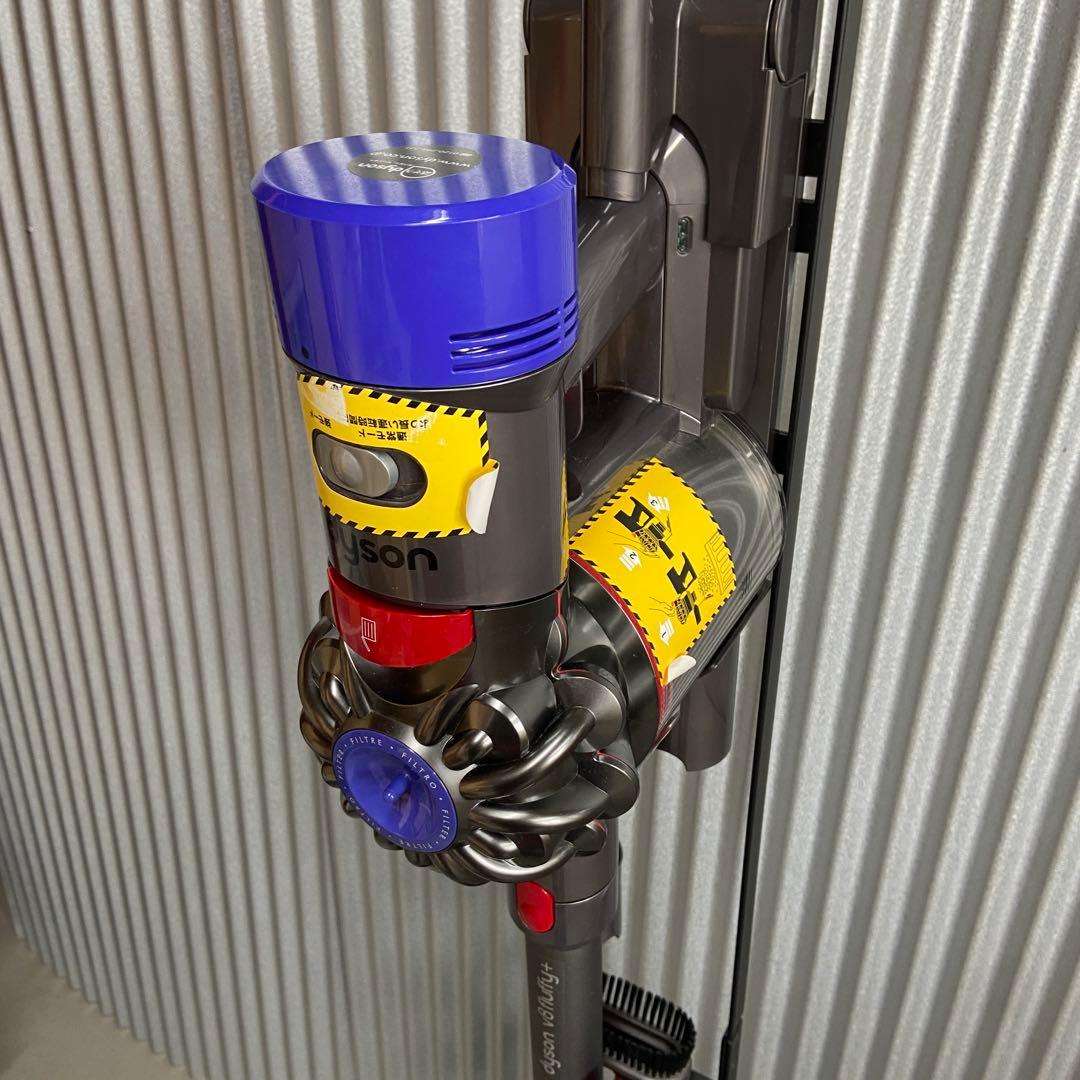 dyson ダイソン⭐️SV10 V8 コードレス掃除機　スタンド付き