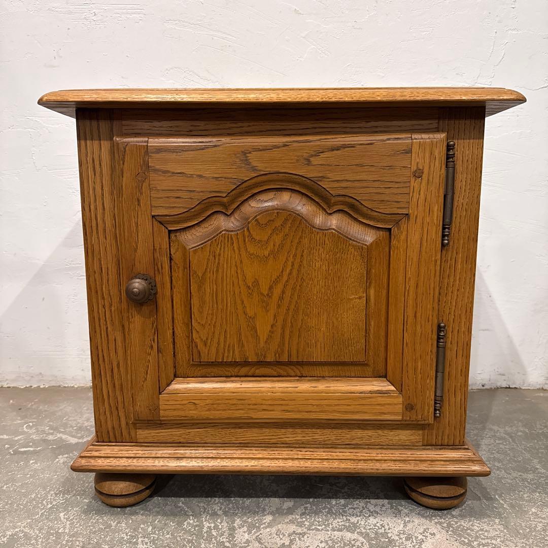 年末年始saleヴィンテージ　木製サイドテーブル　扉収納付き　1