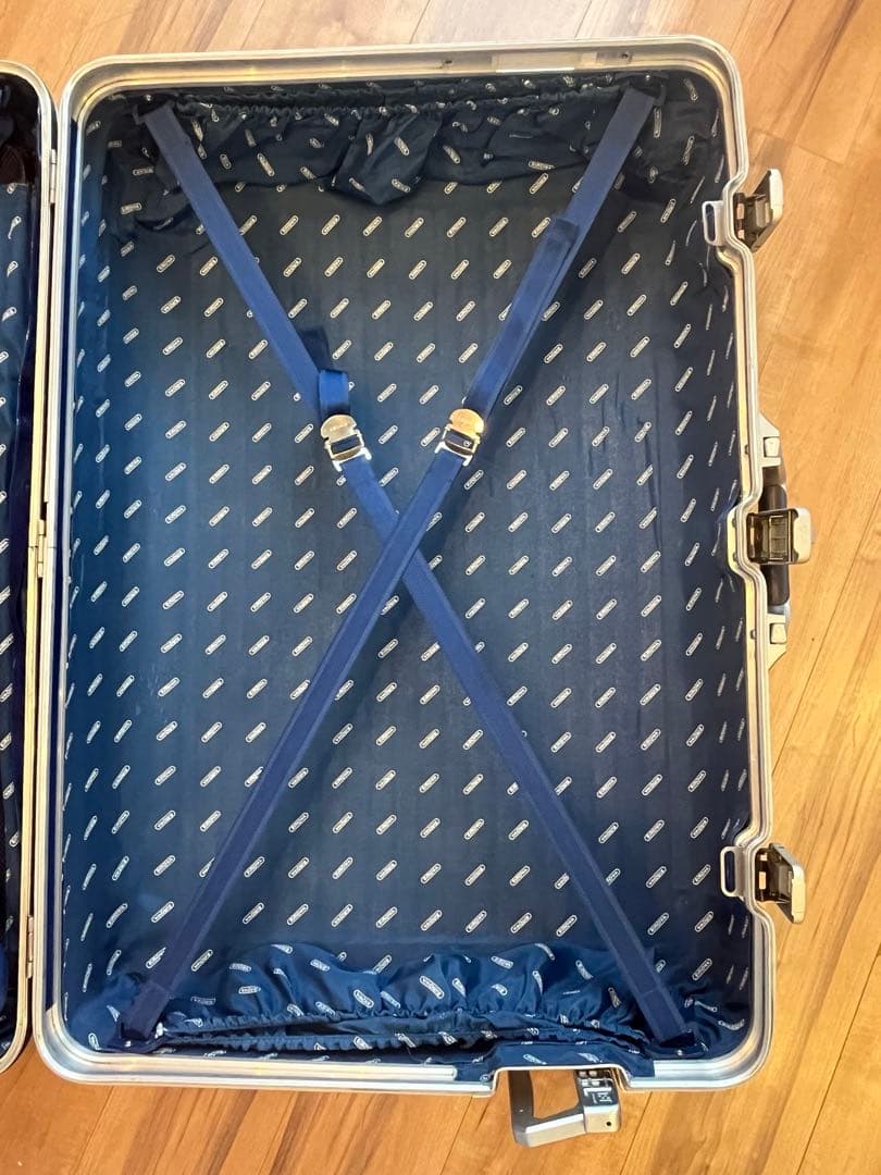 リモワ　シルバーインテグラ　104ℓ 4輪