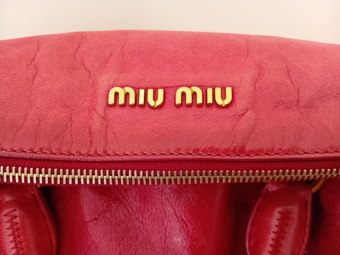miu miu 赤 レザーハンドバッグ