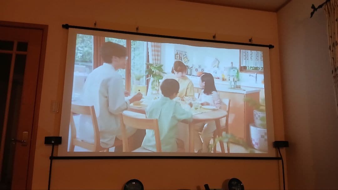 プロジェクター　LG　超短焦点　PF1000UG　お試し用のお品です。