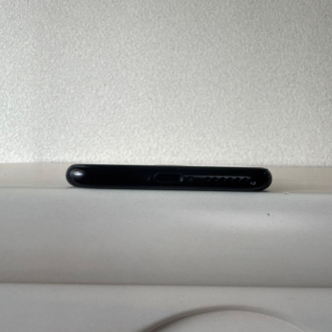 Apple iPhone SE (第2世代) ブラック 本体