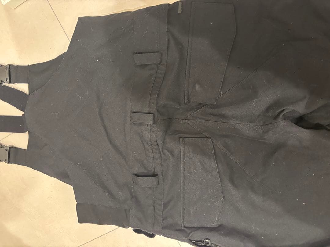 VOLCOM ブラック スノーボードパンツ　オーバーオール　ビブパンツ