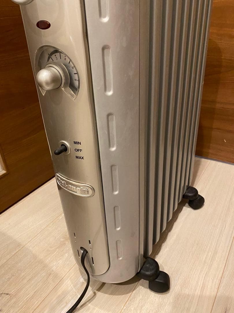 【レア】De'Longhi オイルヒーター シルバー　L字型 レトロタイプ