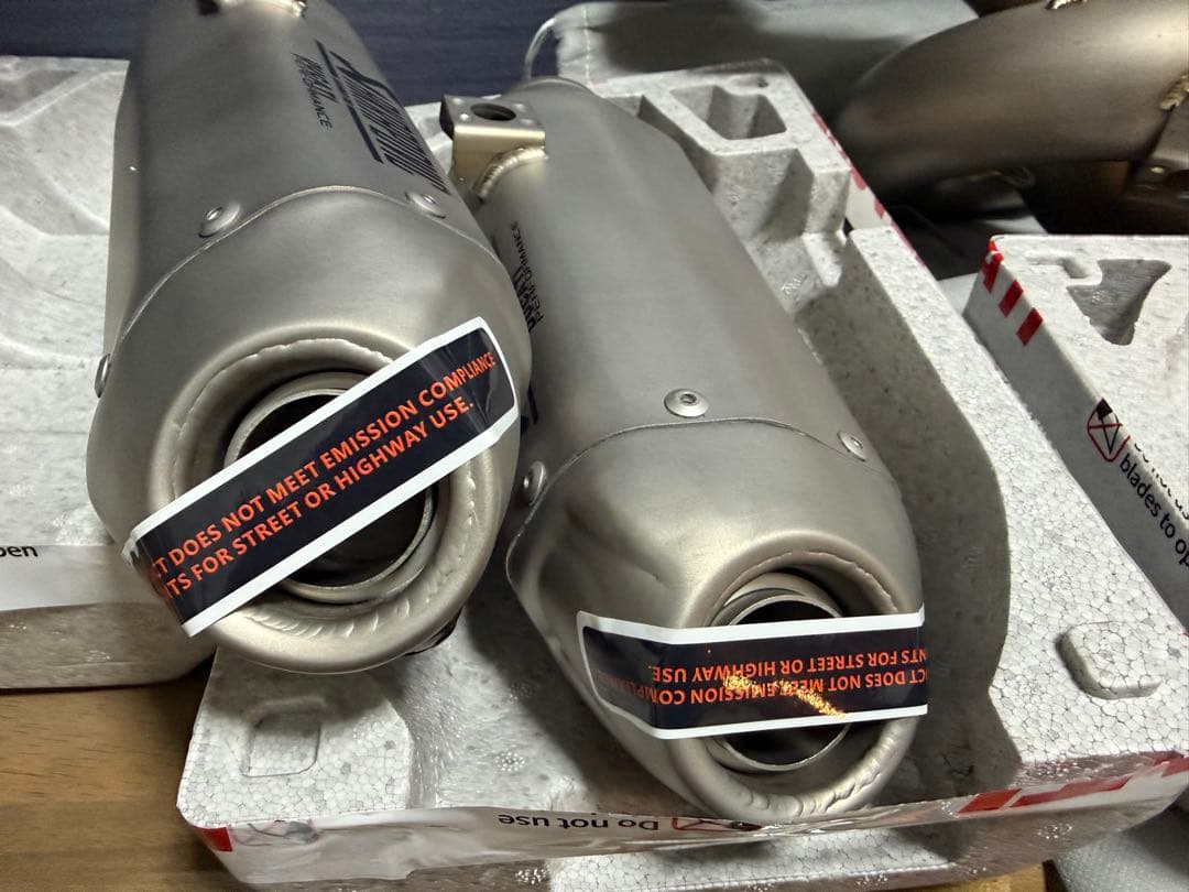 ドゥカティ新型パニガーレV4用チタンスリップオンマフラー 96482341AA