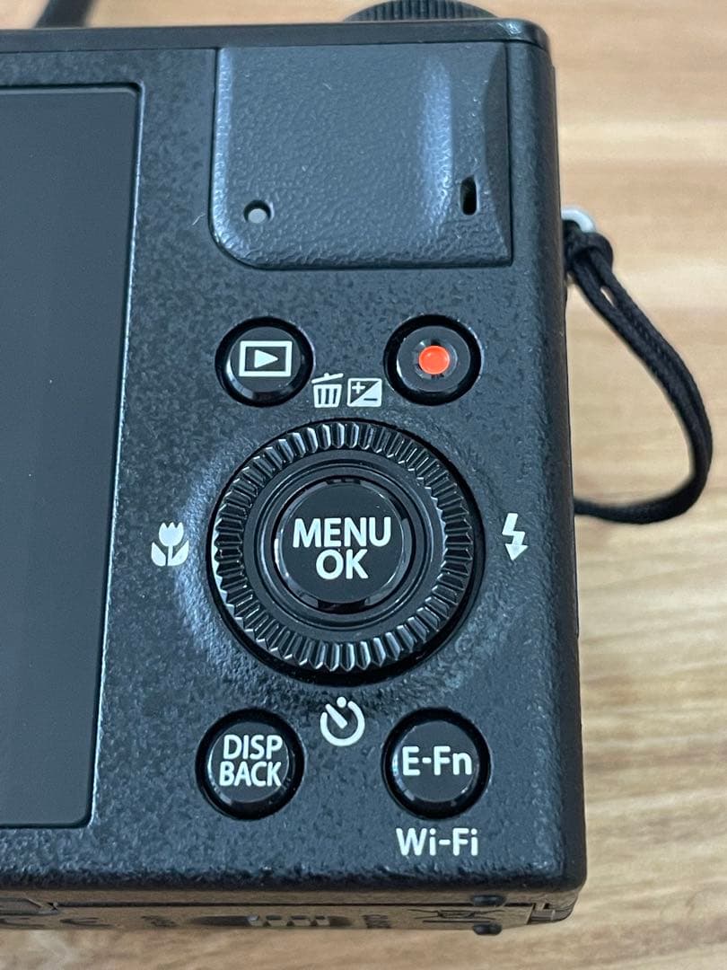 【完動、美品】FUJIFILM XQ1 コンパクトデジタルカメラ