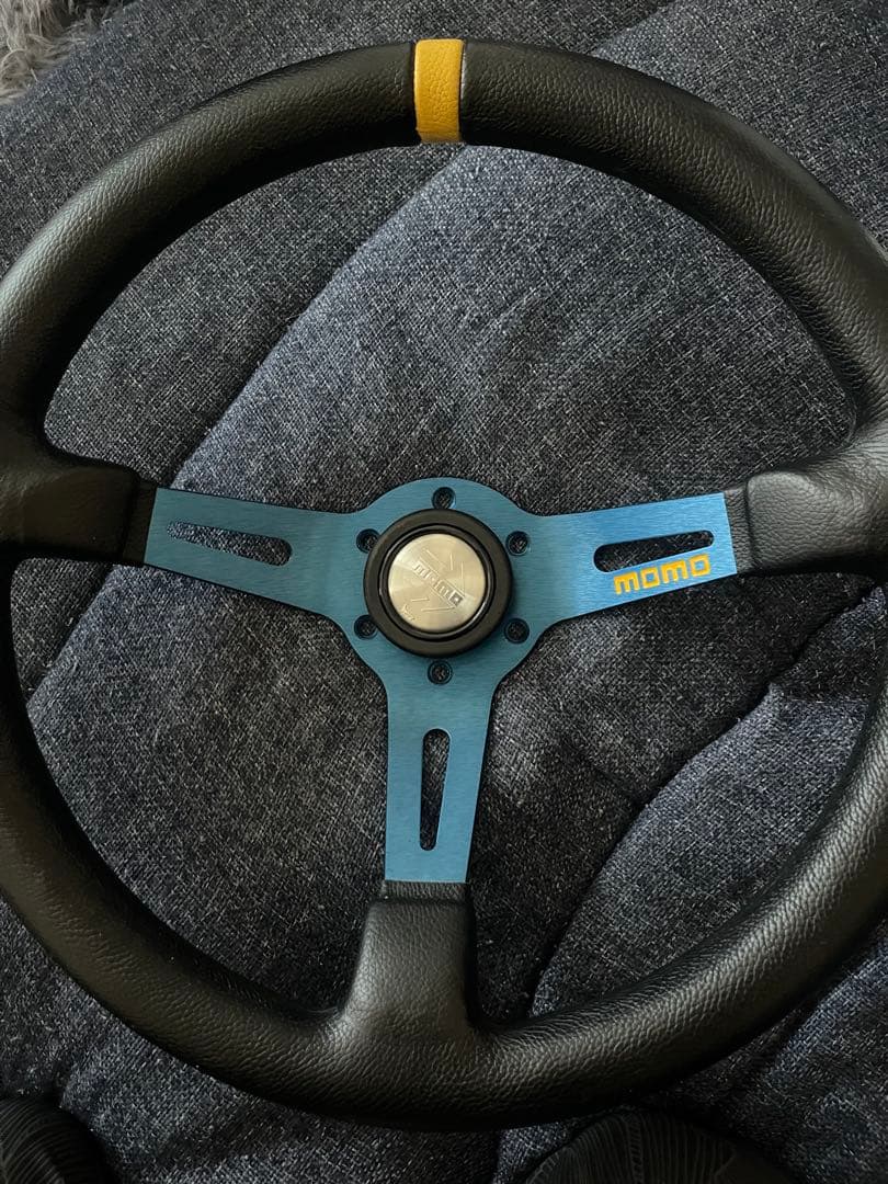 momoステアリング ボス付き