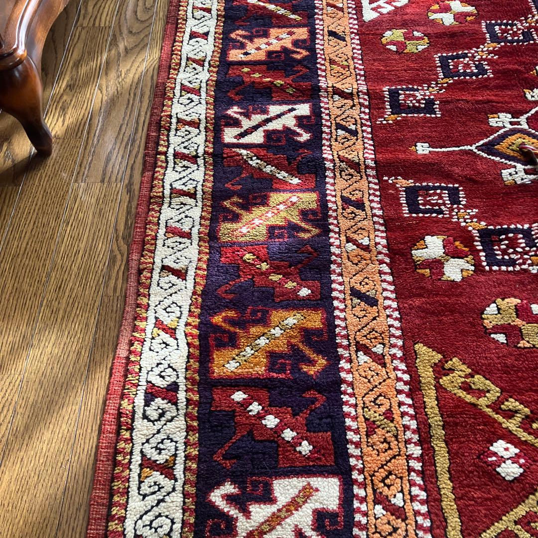 実物を見たら感動ものです！とても貴重なトルコオールド絨毯　素晴らしい色合い