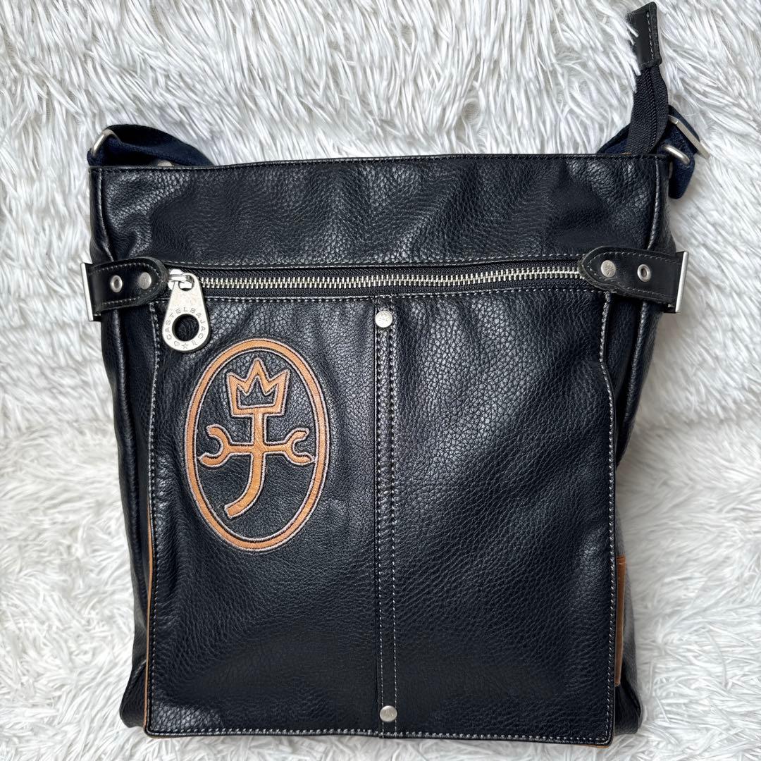 美品✨カステルバジャック ショルダーバッグ レザー 牛革 デカロゴ 黒 シボ革