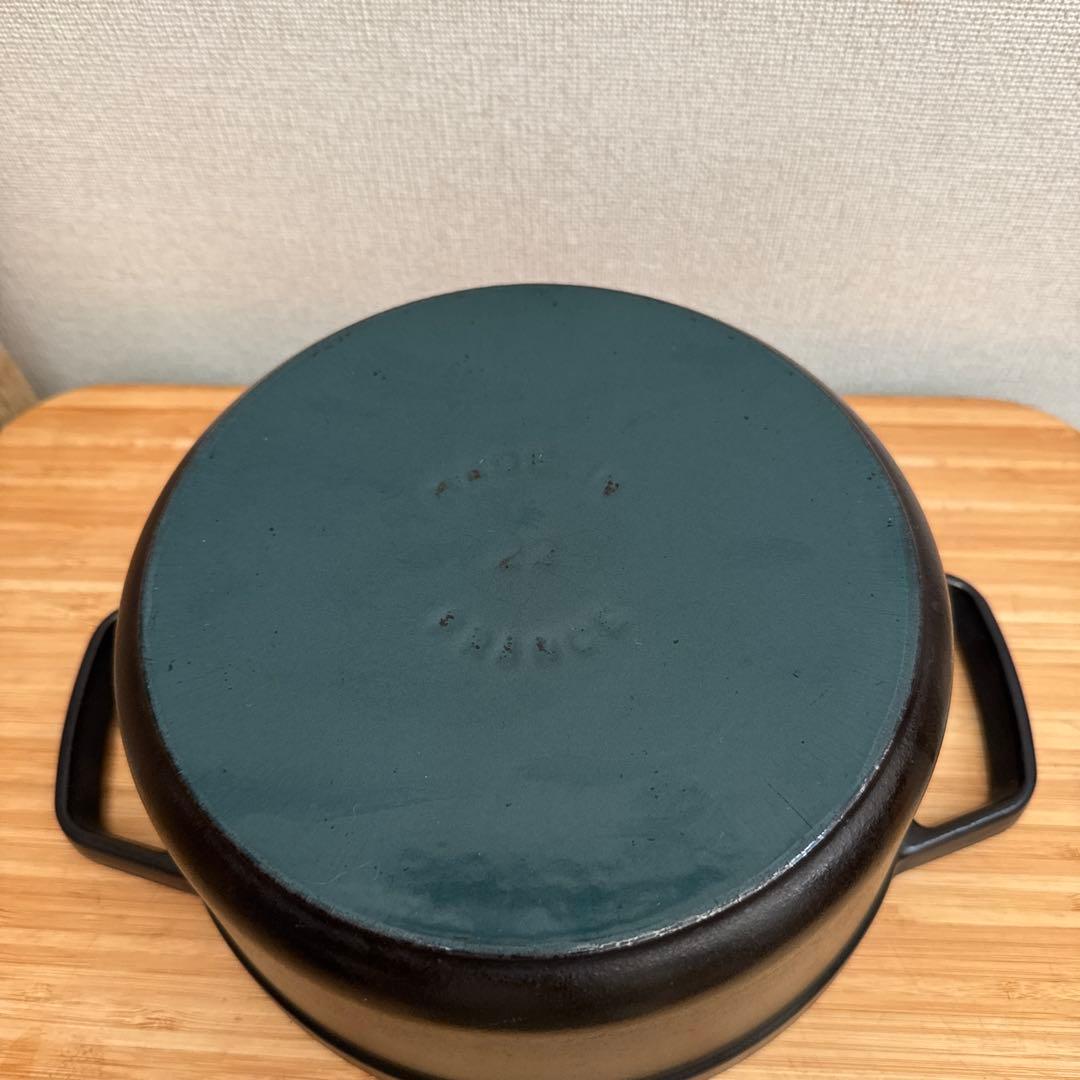 ストウブ STAUB ピコ ココット ラウンド 22cm 黒　ブラック