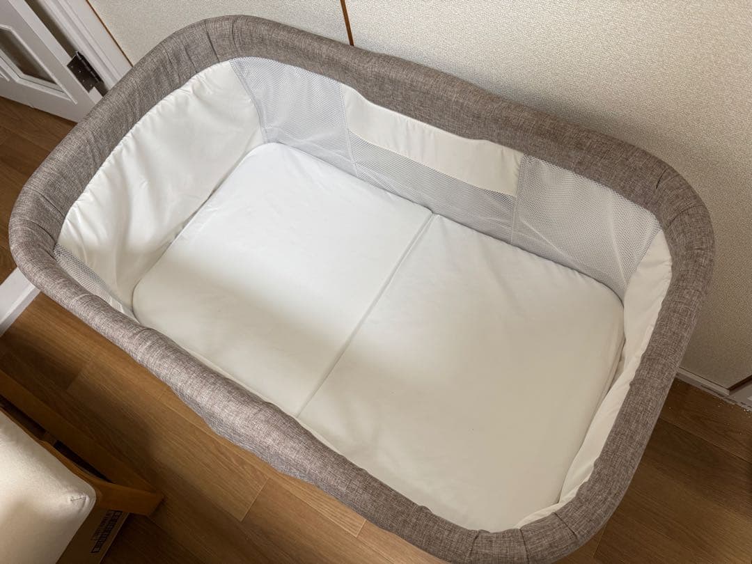 キャスター付き　折りたたみ　ベビーベッド ベージュ