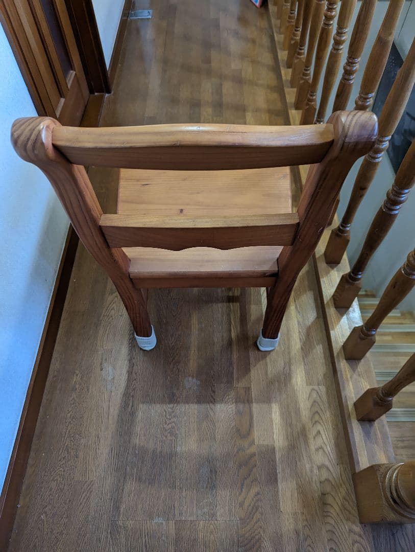 フランスベッド　カントリーダイニングチェア　無垢材の椅子