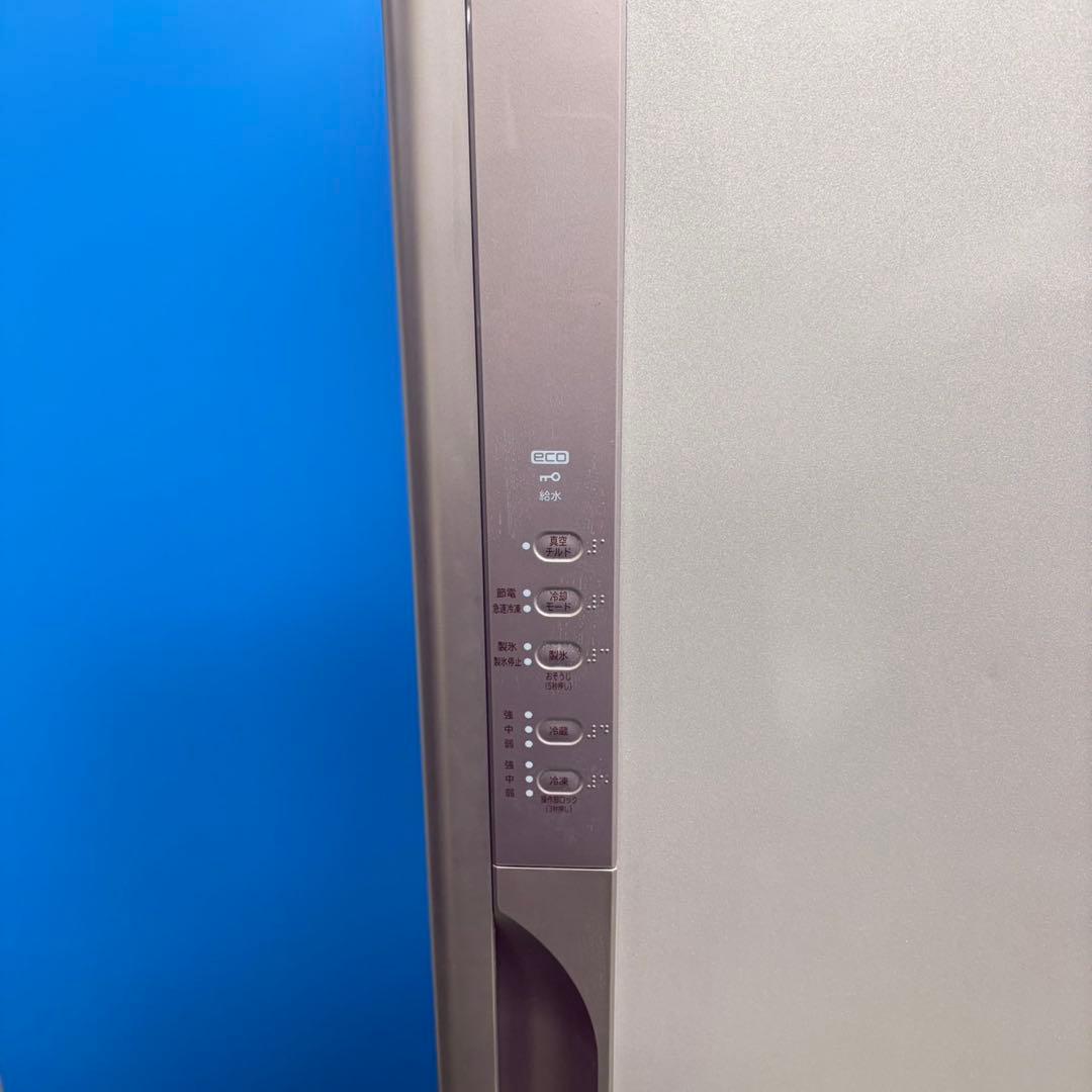 718 大型冷蔵庫　300L強 極美品　真空チルド　自動製氷機　一人暮らしにも！