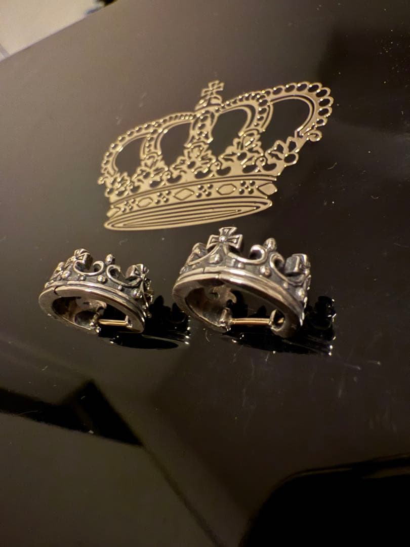 Justin Davies クラウンモチーフ ピアス