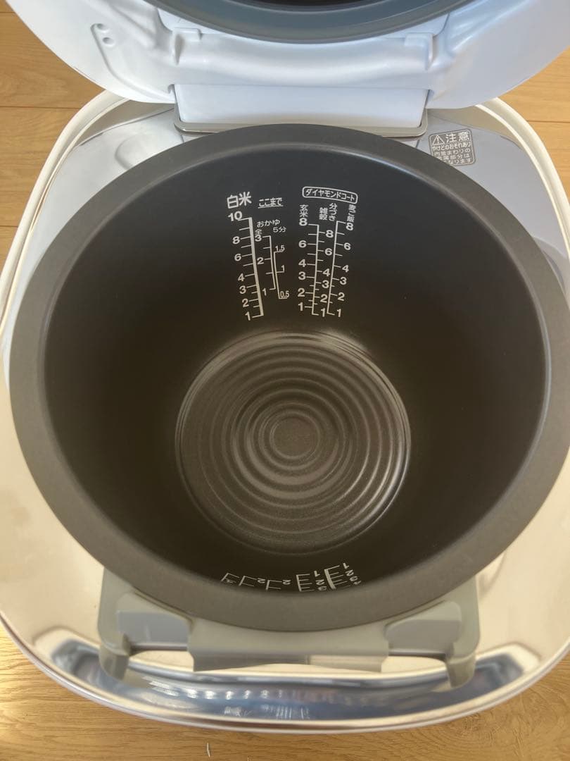 TOSHIBA IH炊飯器 RC-18VQJ