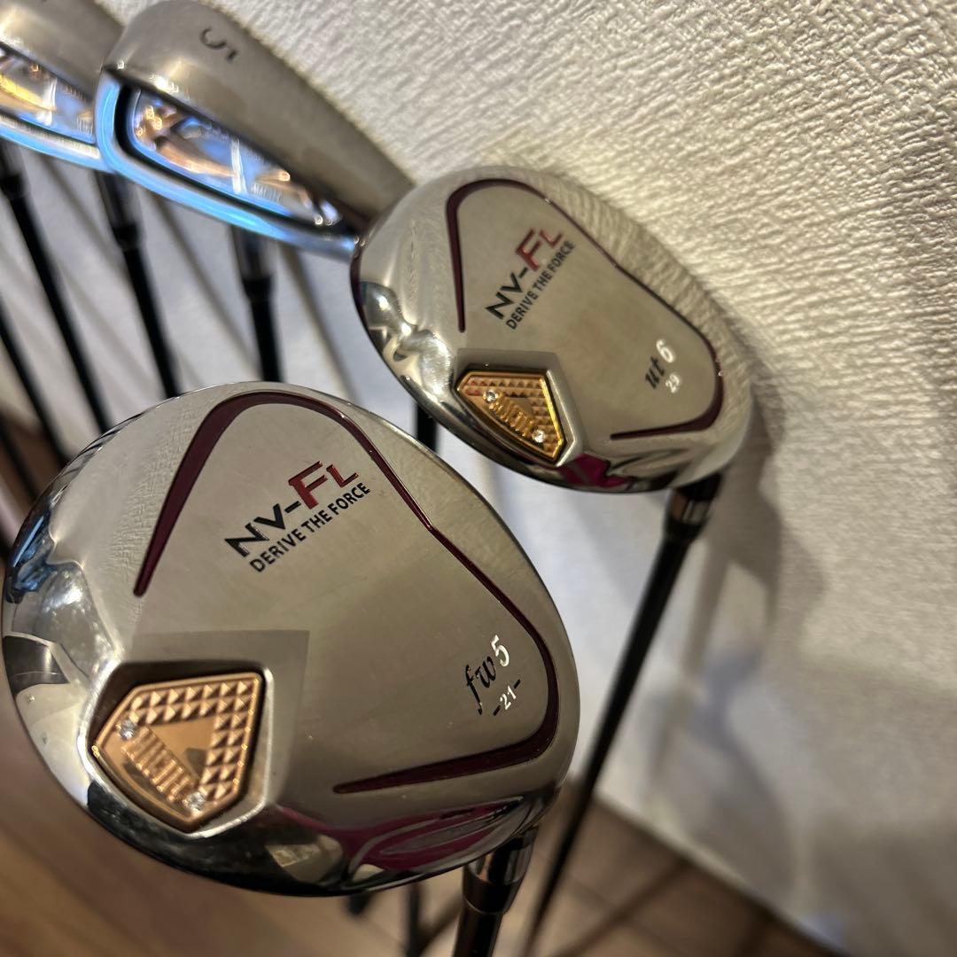 マックテッレディースL 11本　右利き　可愛いキャディバッグ 付き　ゴルフセット