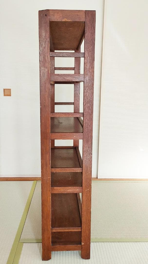 そうすけさんで買った古い木製の本棚