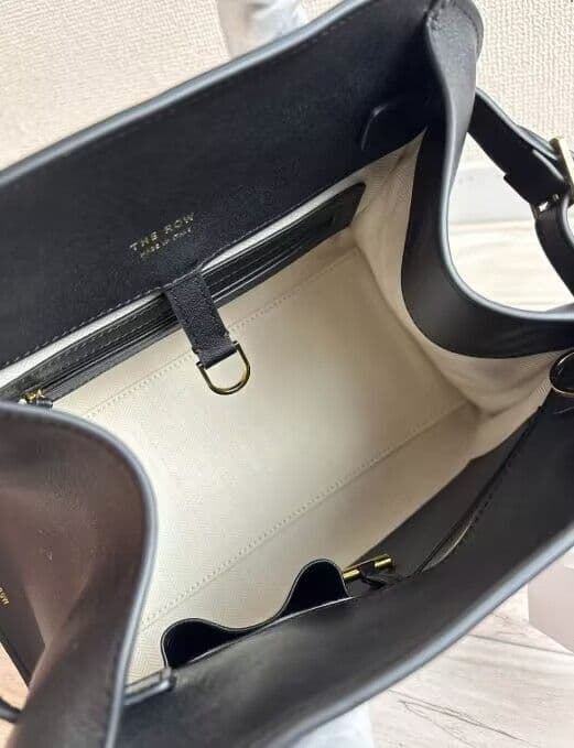 THE ROW クラシック ブラック レザーハンドバッグンドバッグ