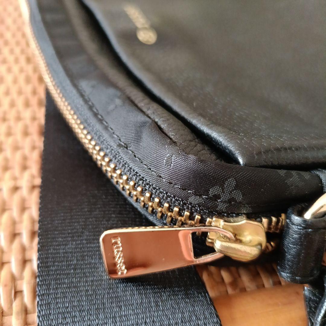 【未使用】russet ショルダーバッグ　シボ革　ロゴマーク入り　レザー　黒