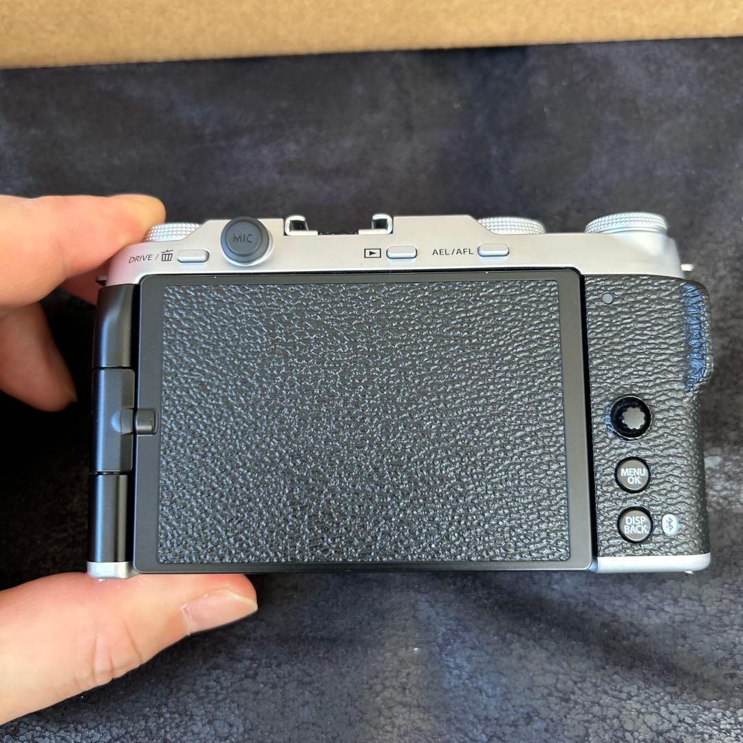 FUJIFILM X-M5 ミラーレスカメラ　レンズなし