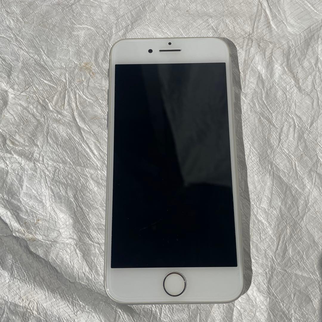 Apple iPhone 8 シルバー　64GB バッテリー82%