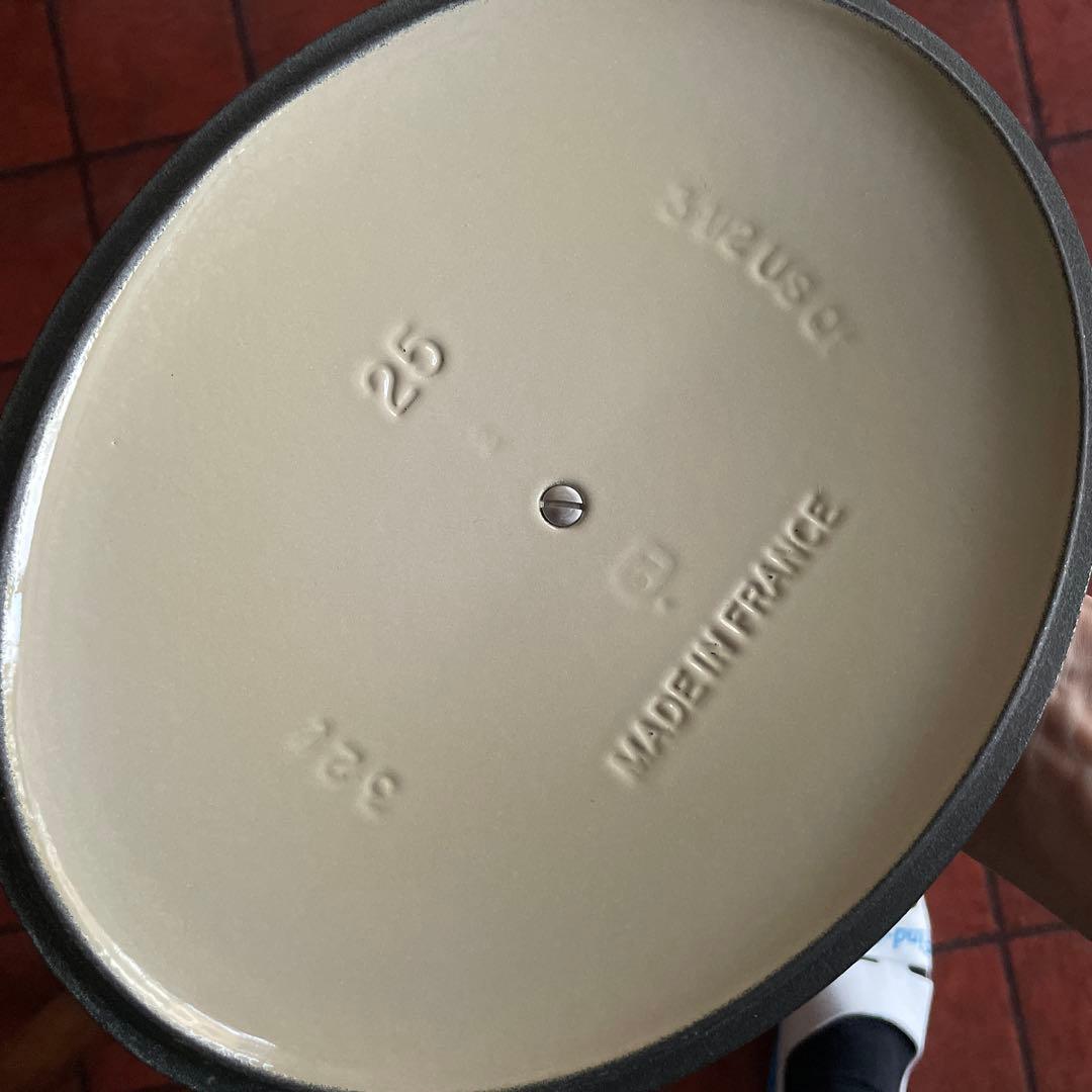 Le Creuset(ル・クルーゼ)ホーロー鍋　オーバル パンサイズ25