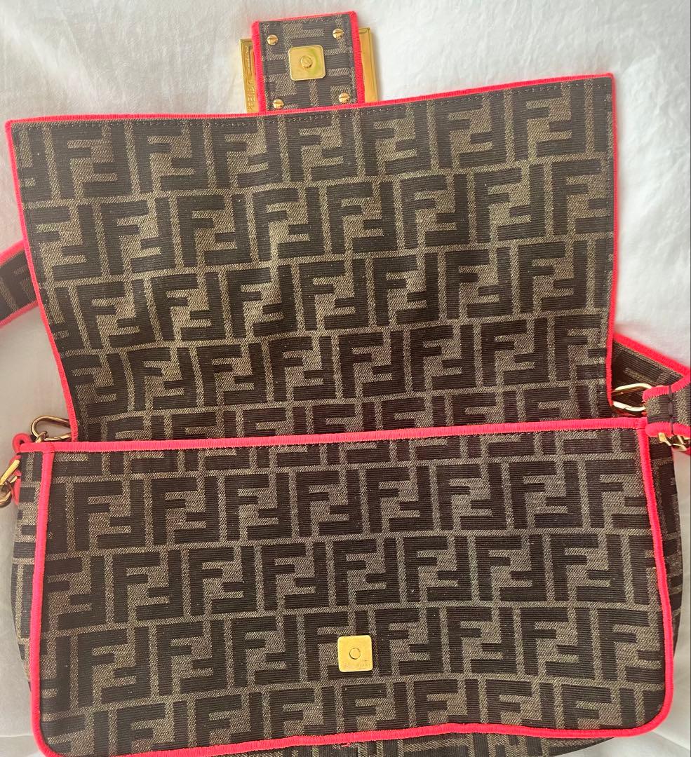 Fendi ロゴ　ショルダーバッグ