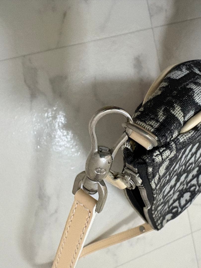 Dior ハーフムーン型ハンドバッグ ブラック/ホワイト