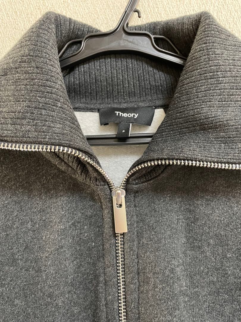 Theory グレー ジップアップ スウェット