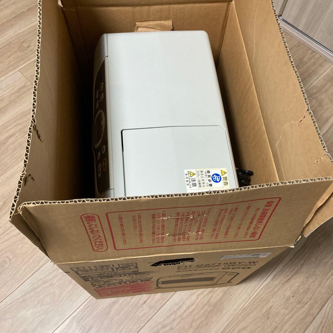 石油ファンヒーター コンパクト ホワイト