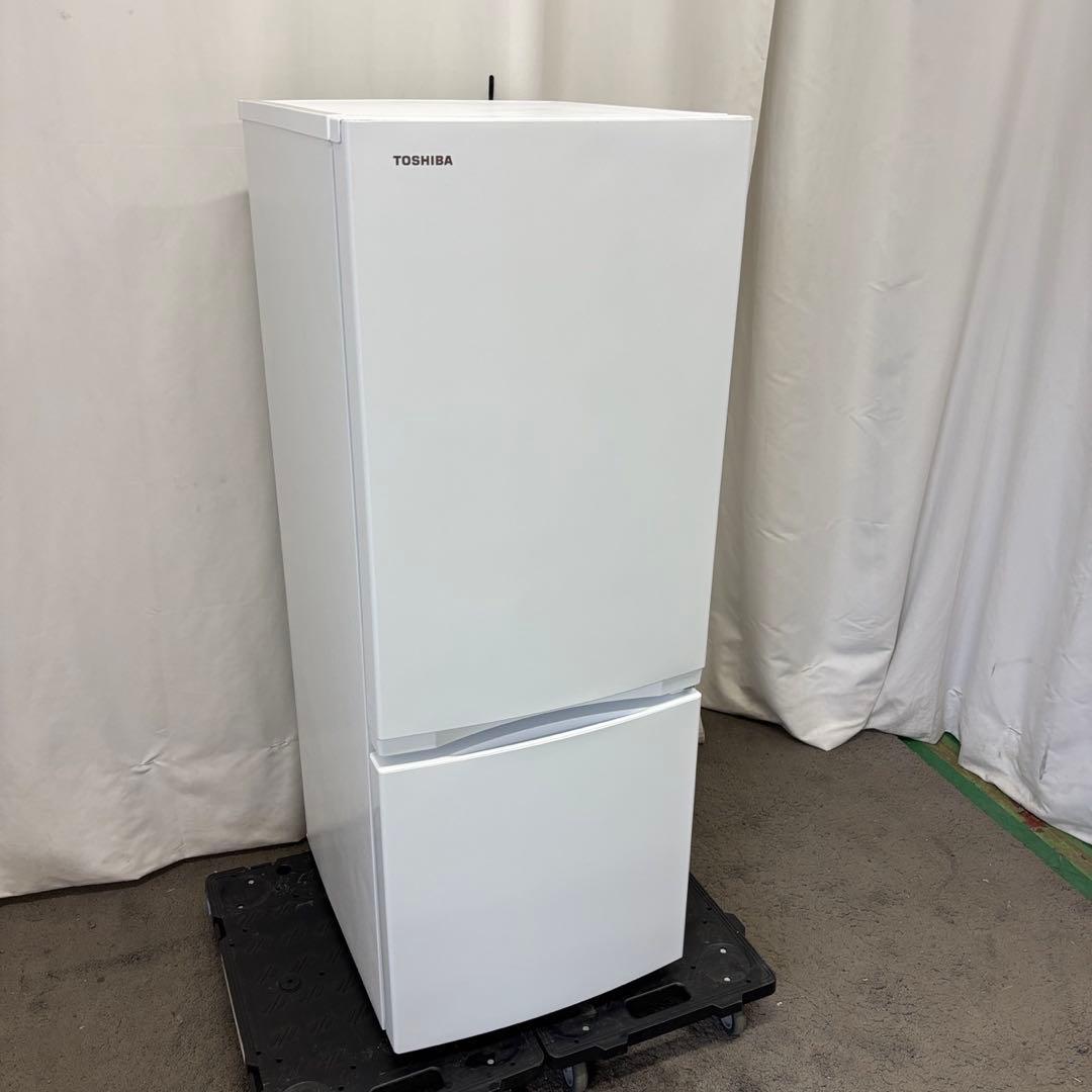 141　東芝　冷蔵庫　一人暮らし　白　25年製　綺麗　中古　設置無料　安い‼️