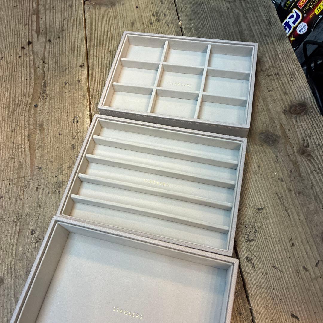 未使用に近い　STACKERS ジュエリーボックス 4段 グレージュ