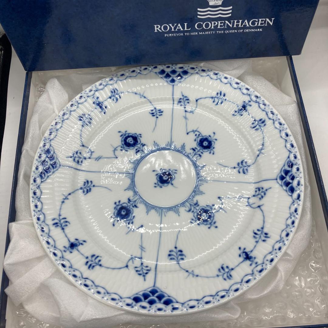 ▼  ブルーフルーテッド　ハーフレース　プレート