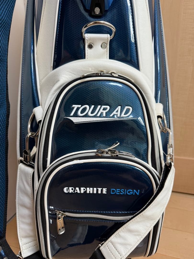 美品★ツアーAD★キャディバッグ★ゴルフ★グラファイトデザイン★ツアーモデル