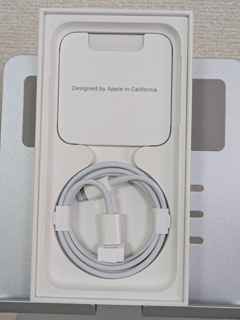 iPhone SE 第3世代 128GB スターライト SIMフリー 82%