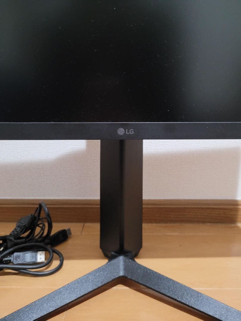 LG UltraGear 24インチ ゲーミングモニター 三脚型