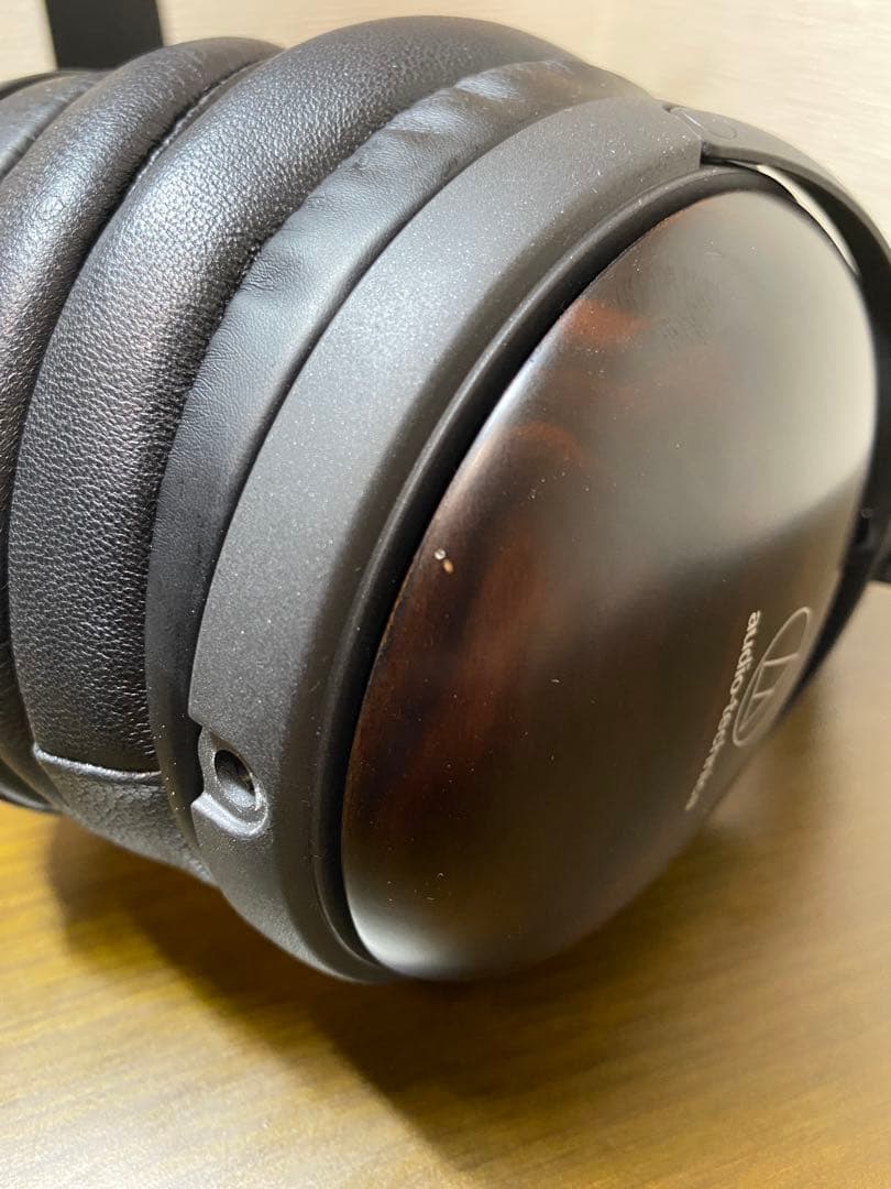 オーディオテクニカ　ATH-AWKT 密閉型ヘッドホン　【最終値下げ】