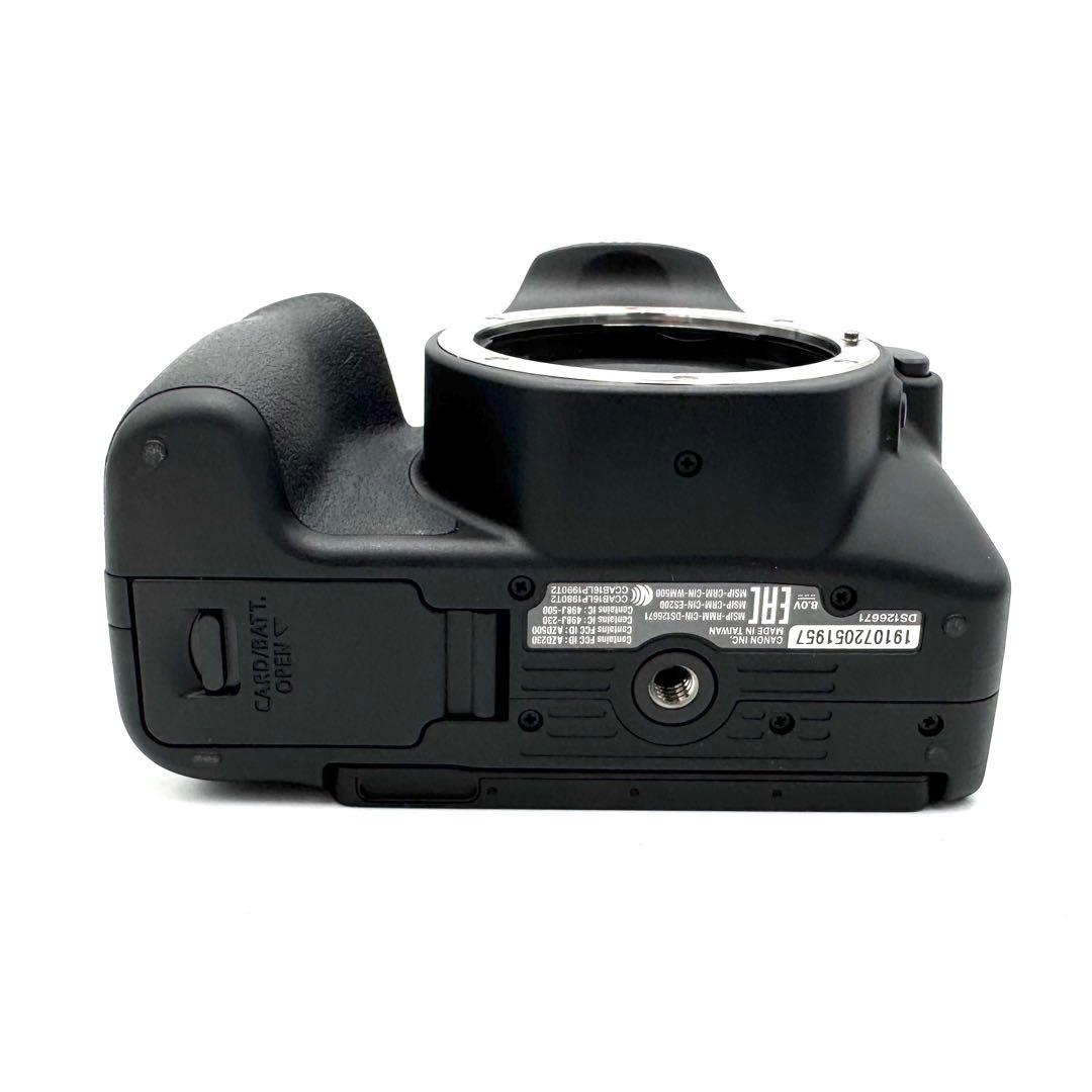 ほぼ新品 CANON EOS kiss x9 ダブルズームキット キャノン