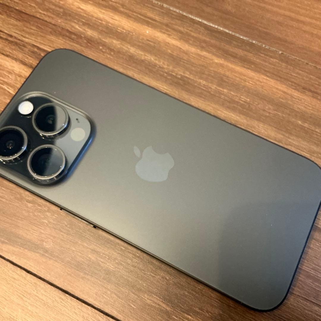 スマートフォン本体 iPhone 15 Pro, Black Titanium, 256GB
