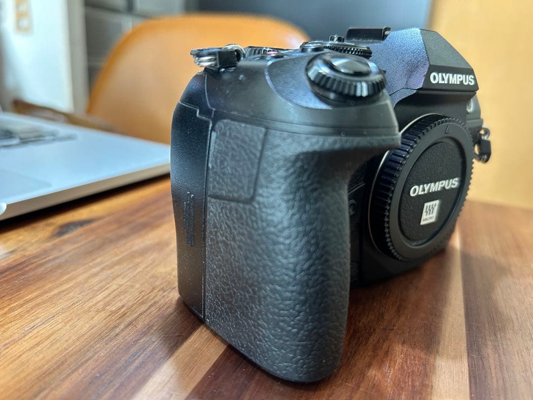 中古⭐︎OLYMPUS　ミラーレス一眼カメラ　OM -D E-M1 markII
